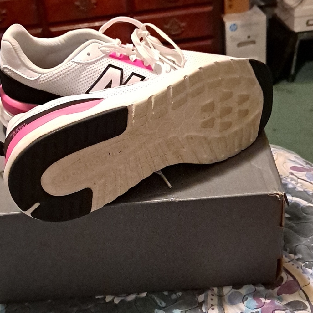 New Balance Womens Sneakers View 4